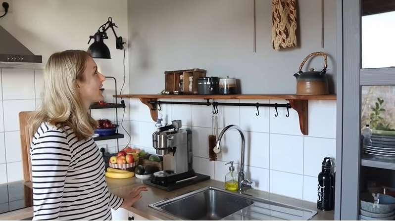 Potret Bule Cantik Jerman Jadi Tukang Renovasi Dapur, Suami WNI Cuma Jadi Mandor