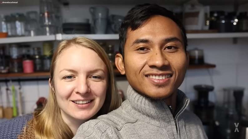Potret Bule Cantik Jerman Jadi Tukang Renovasi Dapur, Suami WNI Cuma Jadi Mandor
