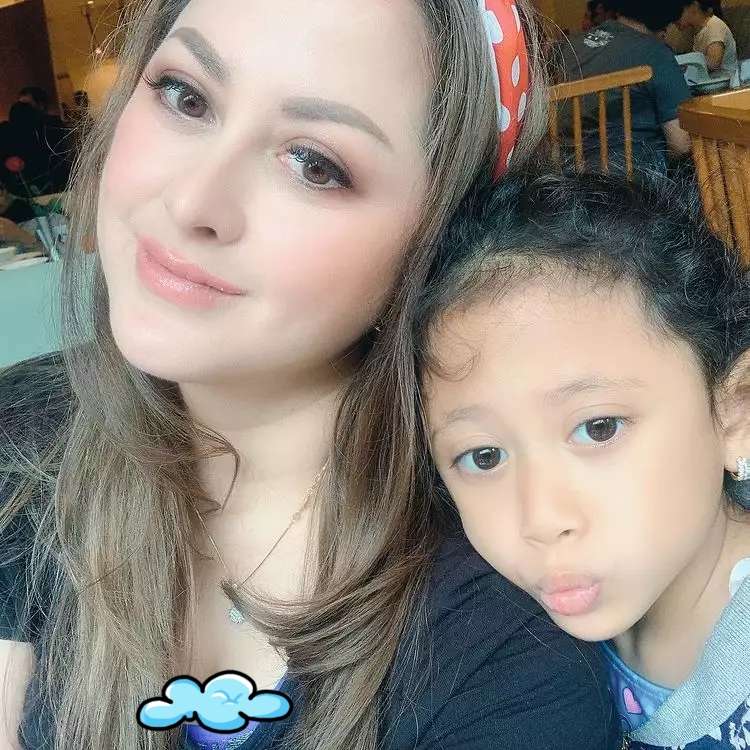 Ingat Debby, Teman Oneng yang Centil & Seksi di Sitkom Bajaj Bajuri? Nasibnya Berubah Drastis, Kini Jadi Penjual Kue, Ini Potretnya