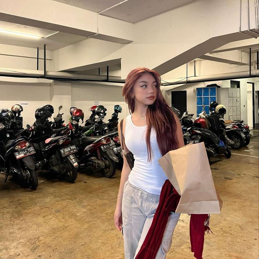 Potret Naura Ayu Jadi Pelayan Karen's Diner, Pasang Wajah Judes Malah Dibilang Makin Cantik!
