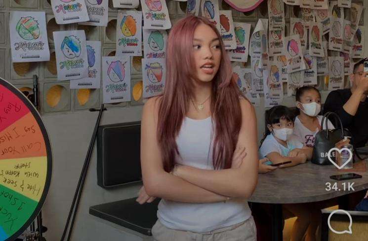 Potret Naura Ayu Jadi Pelayan Karen's Diner, Pasang Wajah Judes Malah Dibilang Makin Cantik!