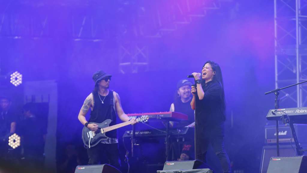 FOTO: Band Cokelat Tampil Jadi Band Pembuka Konser Sheila On 7 Tunggu Aku di Jakarta