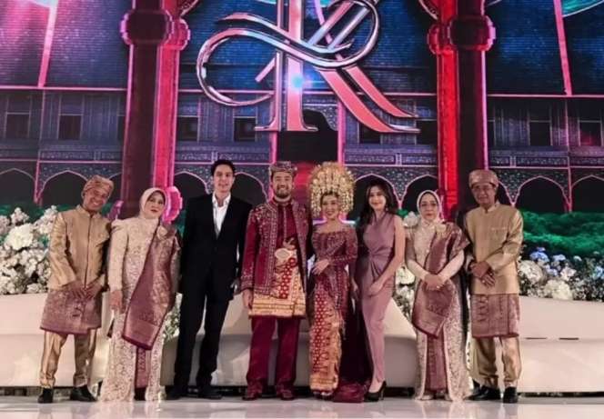 Gaya 10 Artis di Pernikahan Kiky Saputri, Ayu Ting Ting Gandeng Boy William Jadi Sorotan!