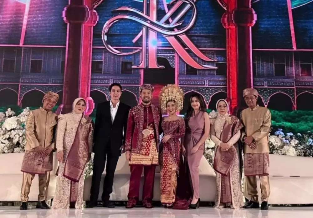 Gaya 10 Artis di Pernikahan Kiky Saputri, Ayu Ting Ting Gandeng Boy William Jadi Sorotan!