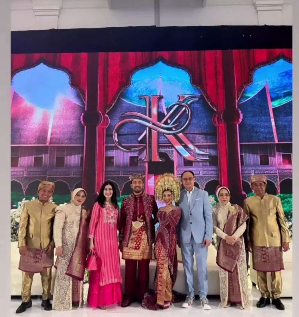 Gaya 10 Artis di Pernikahan Kiky Saputri, Ayu Ting Ting Gandeng Boy William Jadi Sorotan!