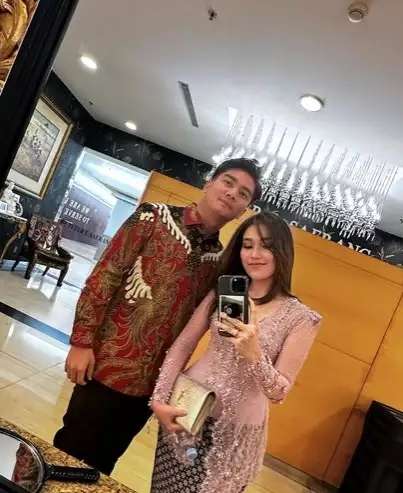 Gaya 10 Artis di Pernikahan Kiky Saputri, Ayu Ting Ting Gandeng Boy William Jadi Sorotan!