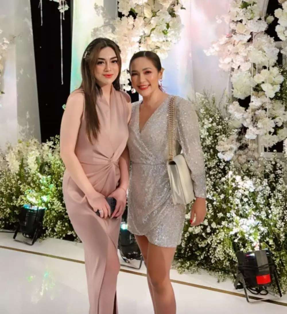 Gaya 10 Artis di Pernikahan Kiky Saputri, Ayu Ting Ting Gandeng Boy William Jadi Sorotan!