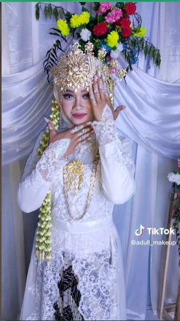 Potret Riasan Pengantin Sunda Pilihan Mertua, Hasilnya Bikin Pangling, Nggak Salah Pilih!