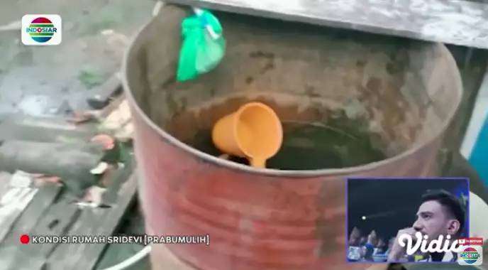 Bikin Haru, Potret Kamar Mandi di Rumah Sridevi Juara D’Academy, Hanya Terbuat Dari Kayu 