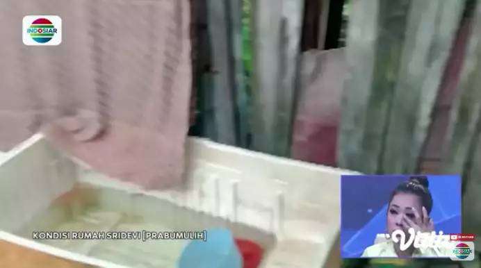 Bikin Haru, Potret Kamar Mandi di Rumah Sridevi Juara D’Academy, Hanya Terbuat Dari Kayu 
