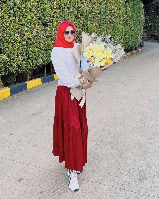 Potret Ratu Dewi Pemeran Kokom Teman Oneng di Bajaj Bajuri, Kini Penampilannya Berubah Drastis!