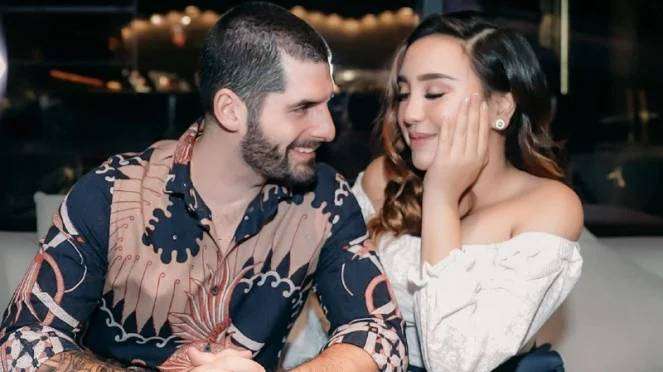 Deretan Artis yang Ngaku Pernah Tinggal Serumah Saat Pacaran!