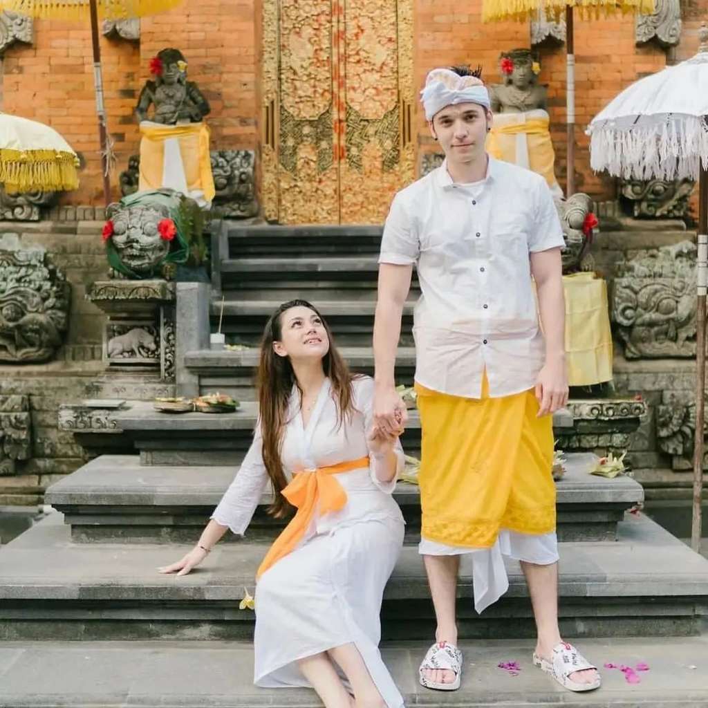 Deretan Artis yang Ngaku Pernah Tinggal Serumah Saat Pacaran!