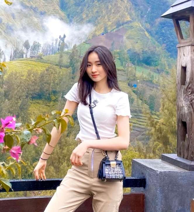 Potret Catheez, Gamer Cantik yang Dibuat Nangis Ria Ricis