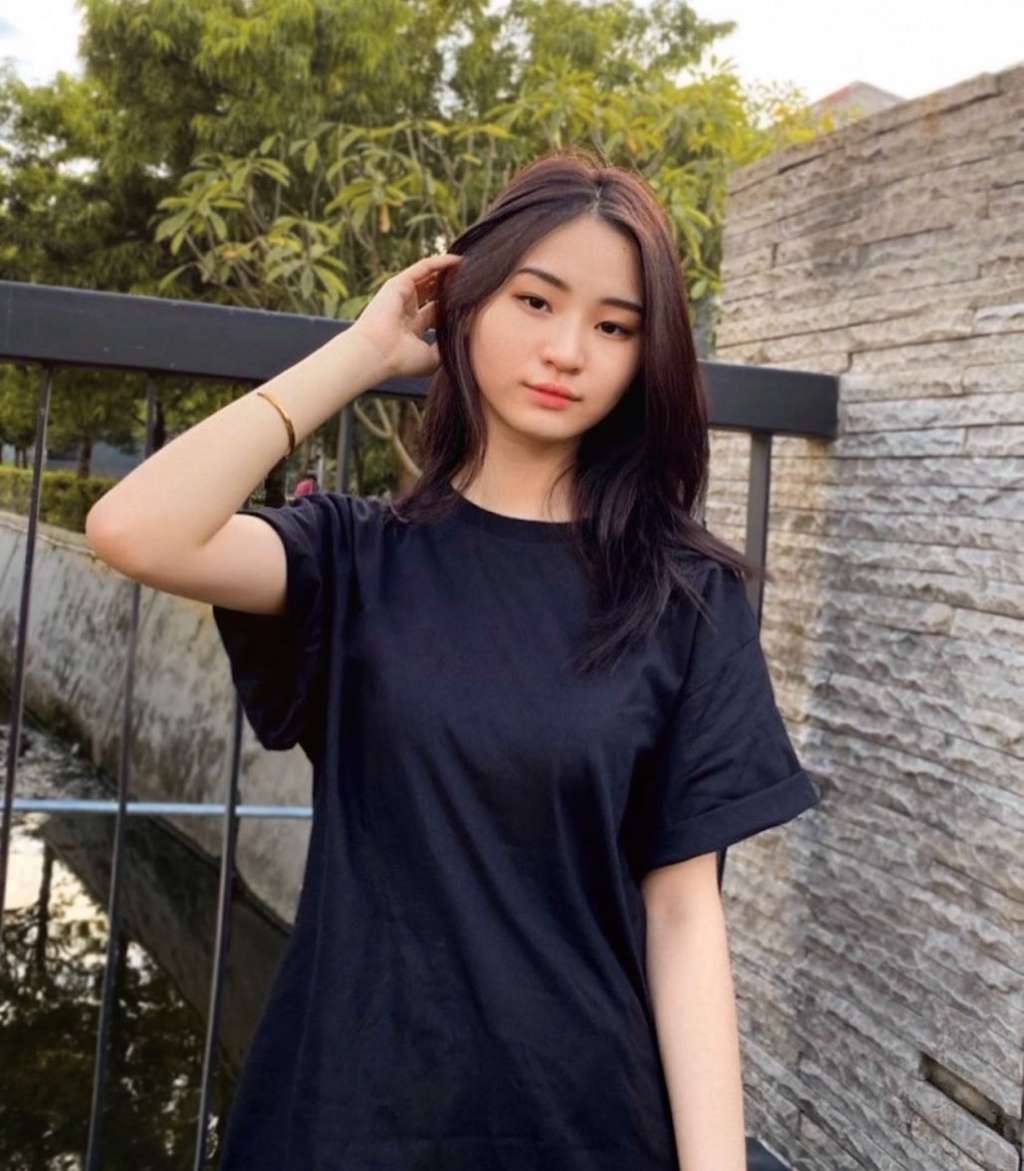 Potret Catheez, Gamer Cantik yang Dibuat Nangis Ria Ricis