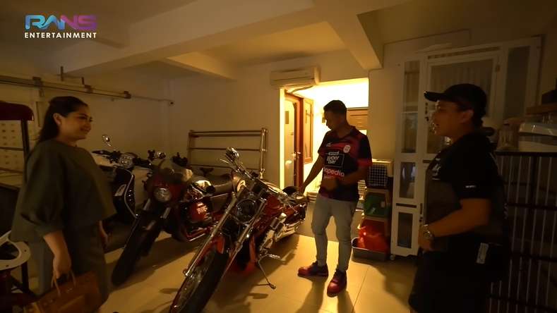 10 Potret Rumah Aan Story Sahabat Raffi Ahmad, Dulu Penonton Bayaran Kini Jadi Sultan, Ada Koleksi Mobil Miliaran