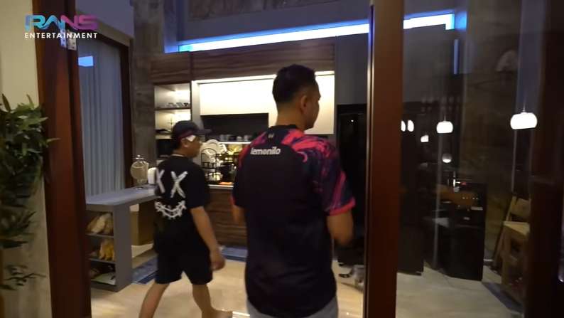 10 Potret Rumah Aan Story Sahabat Raffi Ahmad, Dulu Penonton Bayaran Kini Jadi Sultan, Ada Koleksi Mobil Miliaran