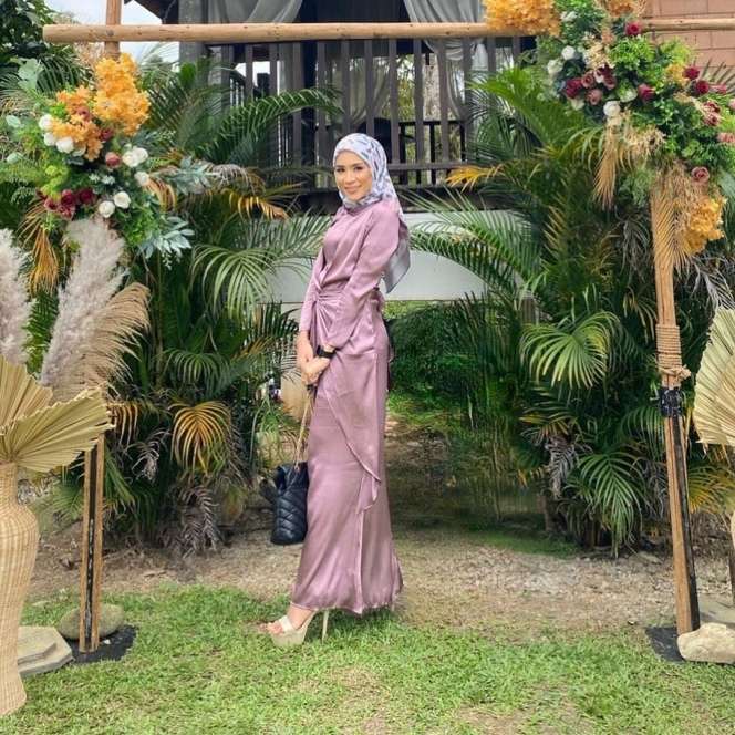 Baru Cerai, Mantan Suami Artis Cantik Ini Diam-diam Nikah Lagi, Netizen: `Tega Ceraikan Istri Demi Janda Lain`!