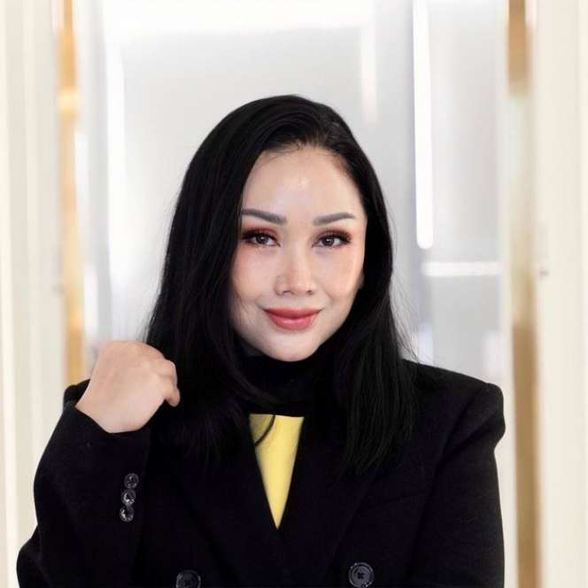 Berubah Drastis! 9 Potret Wajah Baru Titi DJ Usai Jalani Operasi Plastik, Dipuji Mirip Artis Korea!