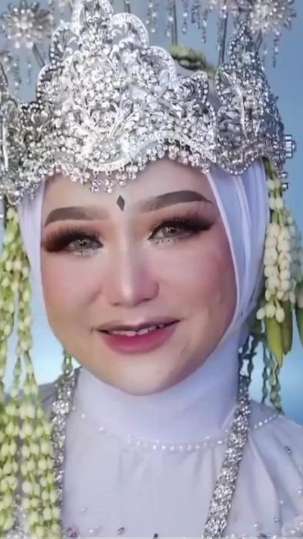 Wanita Penuh Jerawat Meradang & Bopeng Dirias MUA Jadi Pengantin, Hasilnya Bikin Kaget!