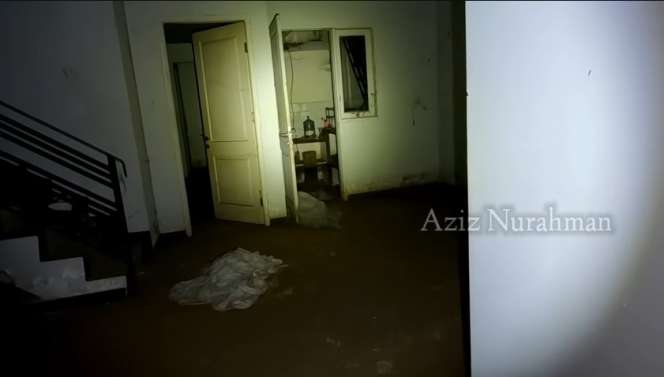 Potret Rumah Mewah Terbengkalai 25 Tahun Milik Miliader, Isi Dalamnya Bikin Merinding!