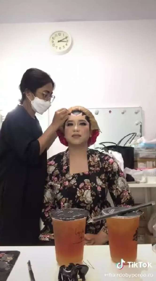 Potret Pengantin Berambut Pirang Minta Dirias Pakai Paes Jogja, Hasilnya Malah Bikin Syok!