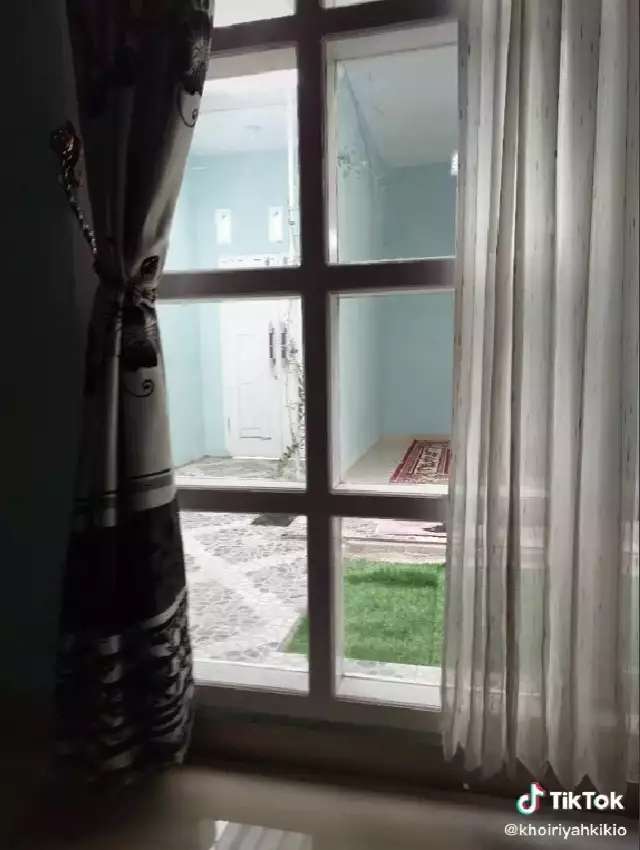 Rumah ini Dihina Jelek dan Aneh, Ternyata Dalamnya Menakjubkan, Ada Taman Luas Indah Banget!