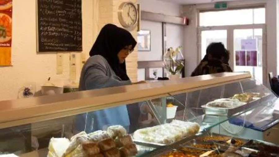 Dinikahi Pria Belanda, Ibu Shireen Sungkar Fenny Bauty Kini Jualan Nasi Padang, Lihat Potretnya