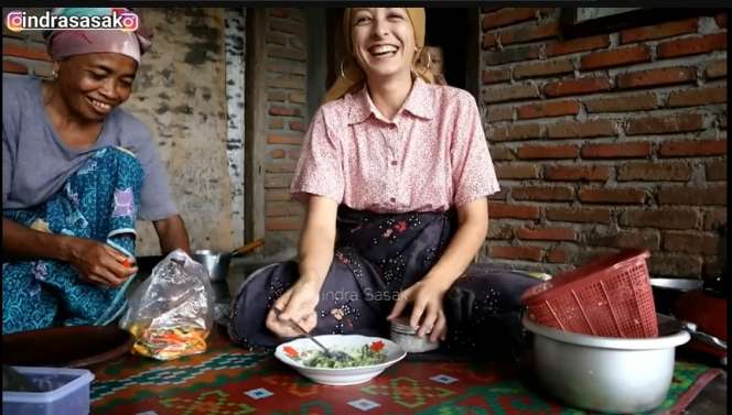 Ingat Melissa Bule Prancis yang Dinikahi Pria Lombok? Hidupnya Berubah Total, Kini Terbiasa Masak di Lantai Rumah!