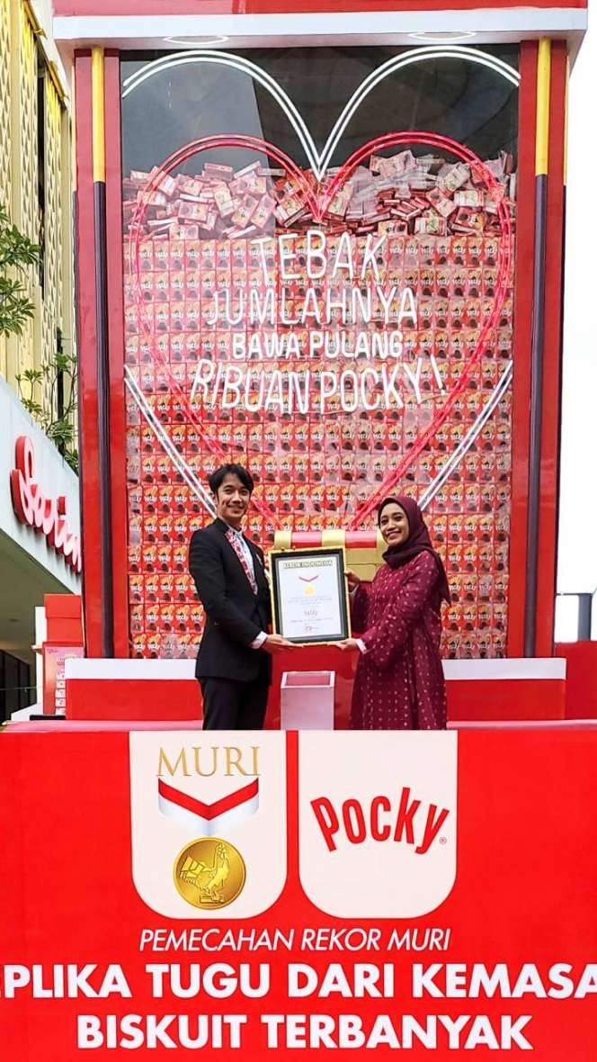 Biskuit Asal Jepang Pecahkan Rekor MURI, Bangun Tugu Replika Biskuit Setinggi Gedung
