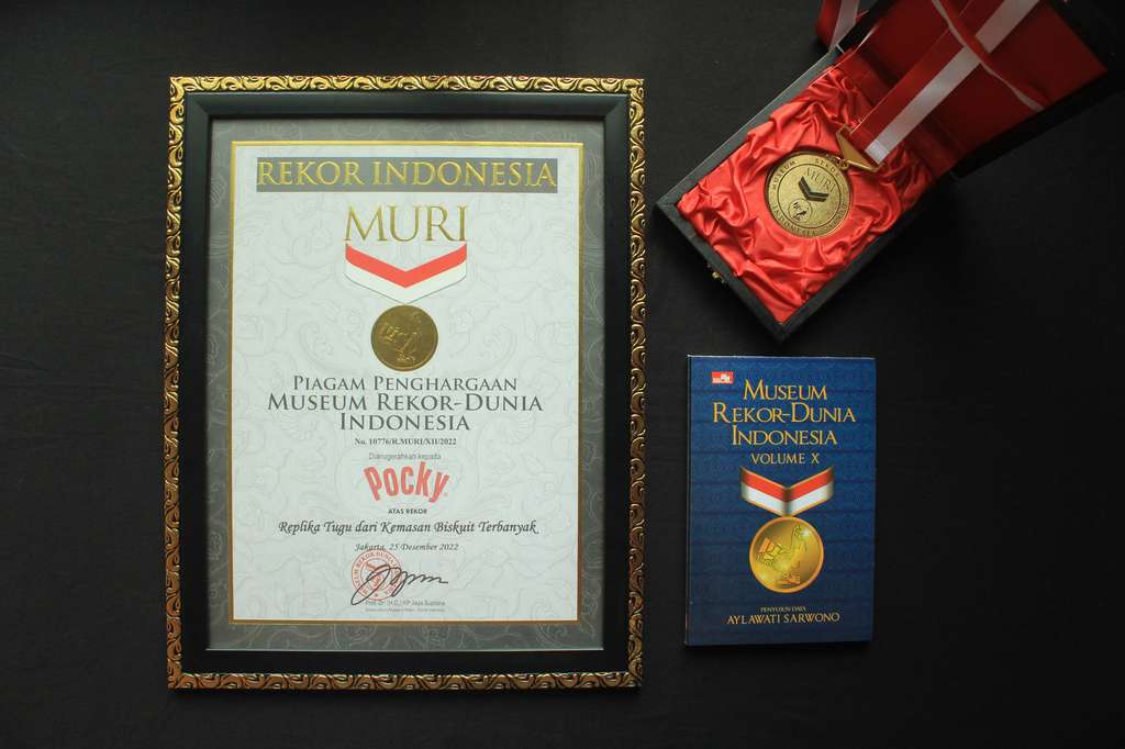 Biskuit Asal Jepang Pecahkan Rekor MURI, Bangun Tugu Replika Biskuit Setinggi Gedung