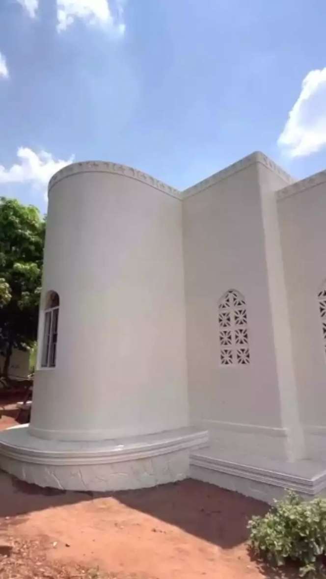 Penampakan Megahnya Masjid Ivan Gunawan di Afrika, Habiskan Dana Rp1,5 Miliar