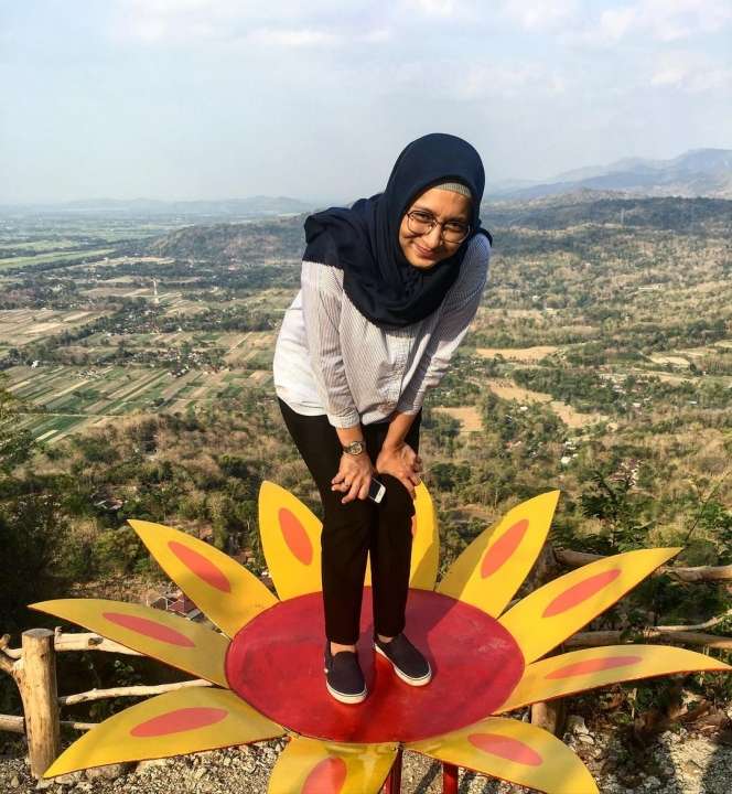 Adu Gaya Istri Duta VS Erros Sheila On 7, Punya Penampilan Sederhana Bikin Adem Lihatnya!
