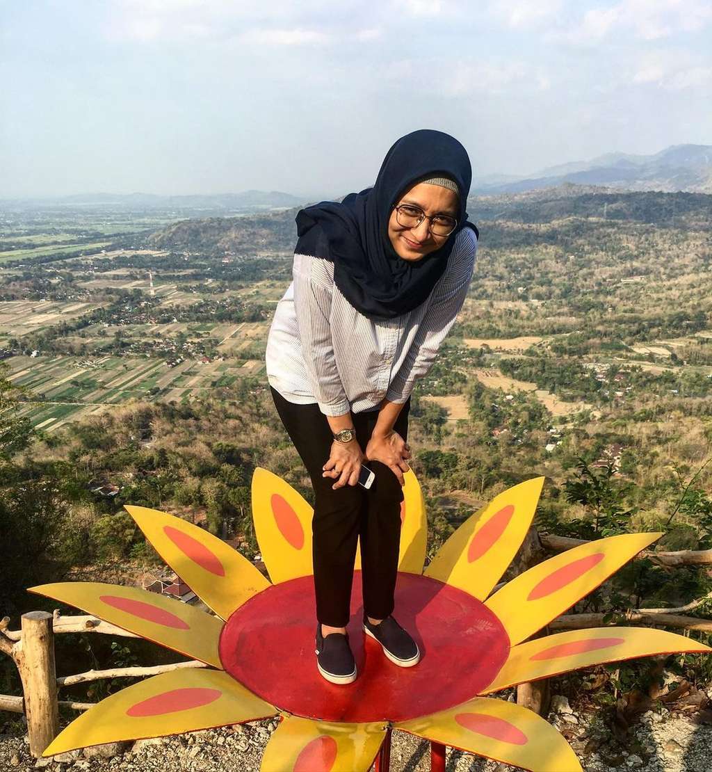 Adu Gaya Istri Duta VS Erros Sheila On 7, Punya Penampilan Sederhana Bikin Adem Lihatnya!