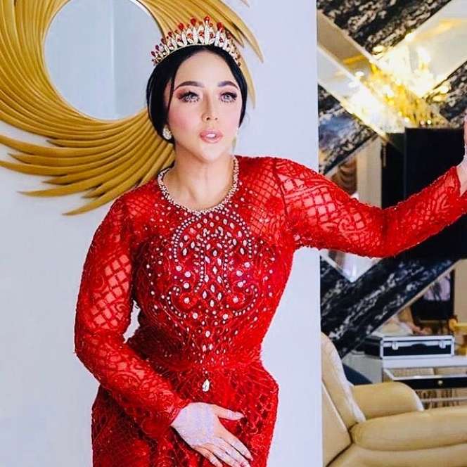 Masih Ingat Regina Mantan Istri Farhat Abbas? Dulu Jadi Asisten Pengacara Kini Banting Stir Jadi Pedangdut, Penampilannya Bikin Pangling!