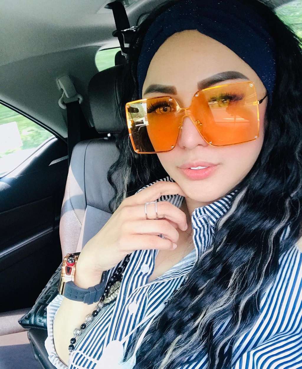Masih Ingat Regina Mantan Istri Farhat Abbas? Dulu Jadi Asisten Pengacara Kini Banting Stir Jadi Pedangdut, Penampilannya Bikin Pangling!