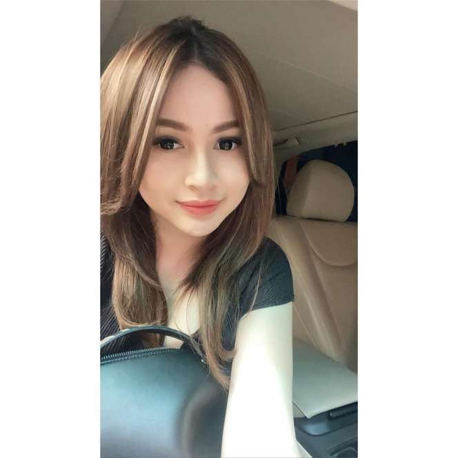 Potret Selebgram Winny Putri Lubis yang Kini Lepas Hijab, Penampilannya Tuai Cibiran!