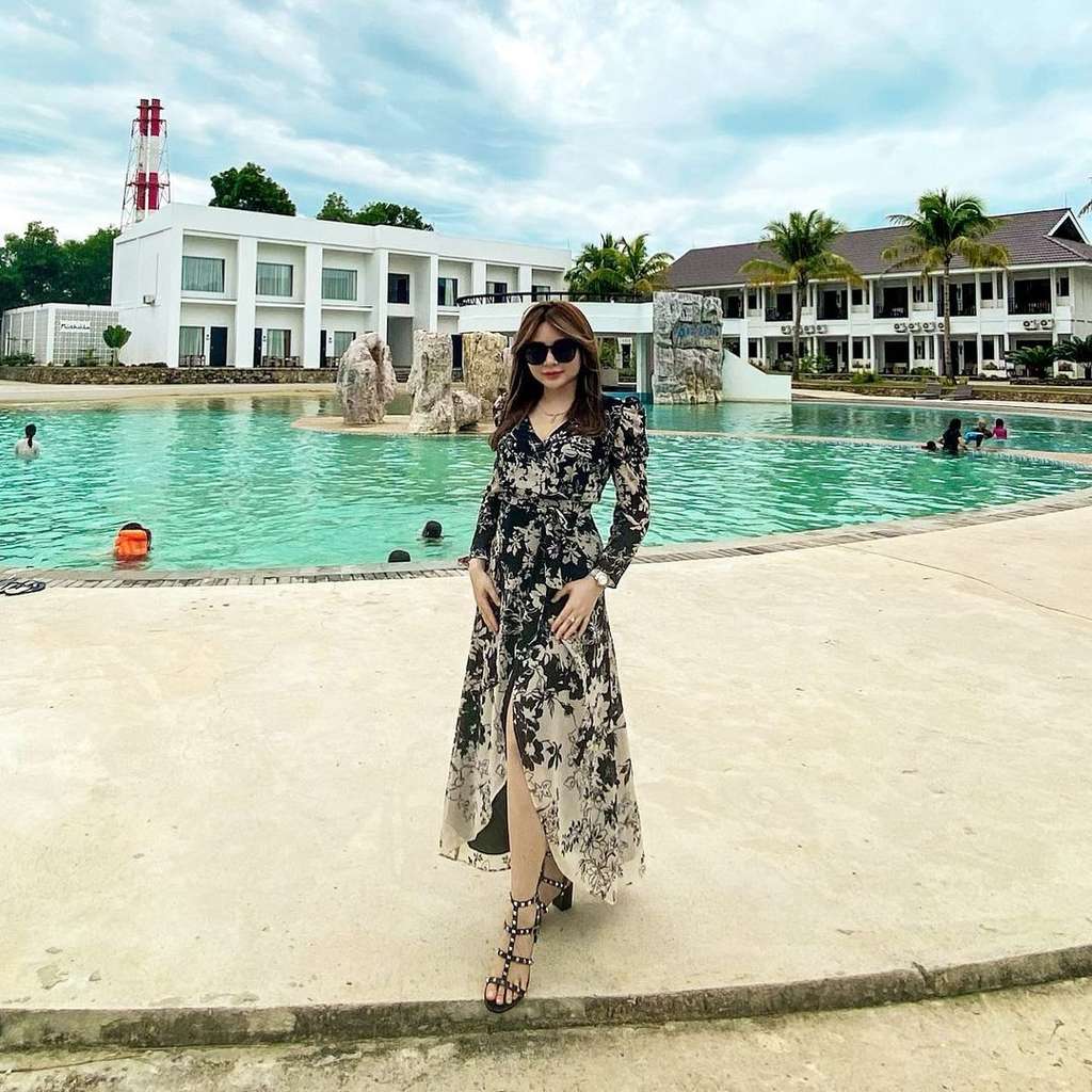 Potret Selebgram Winny Putri Lubis yang Kini Lepas Hijab, Penampilannya Tuai Cibiran!