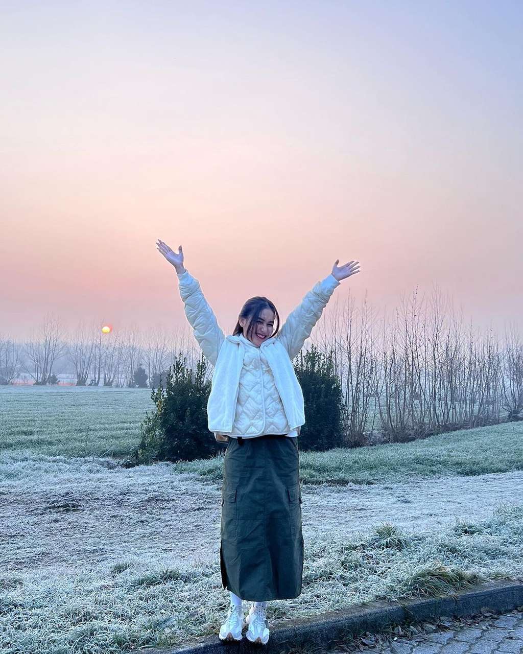 OOTD Ayu Ting Ting Saat Nikmati Liburan di Italia, Penampilannya Mirip Artis Korea