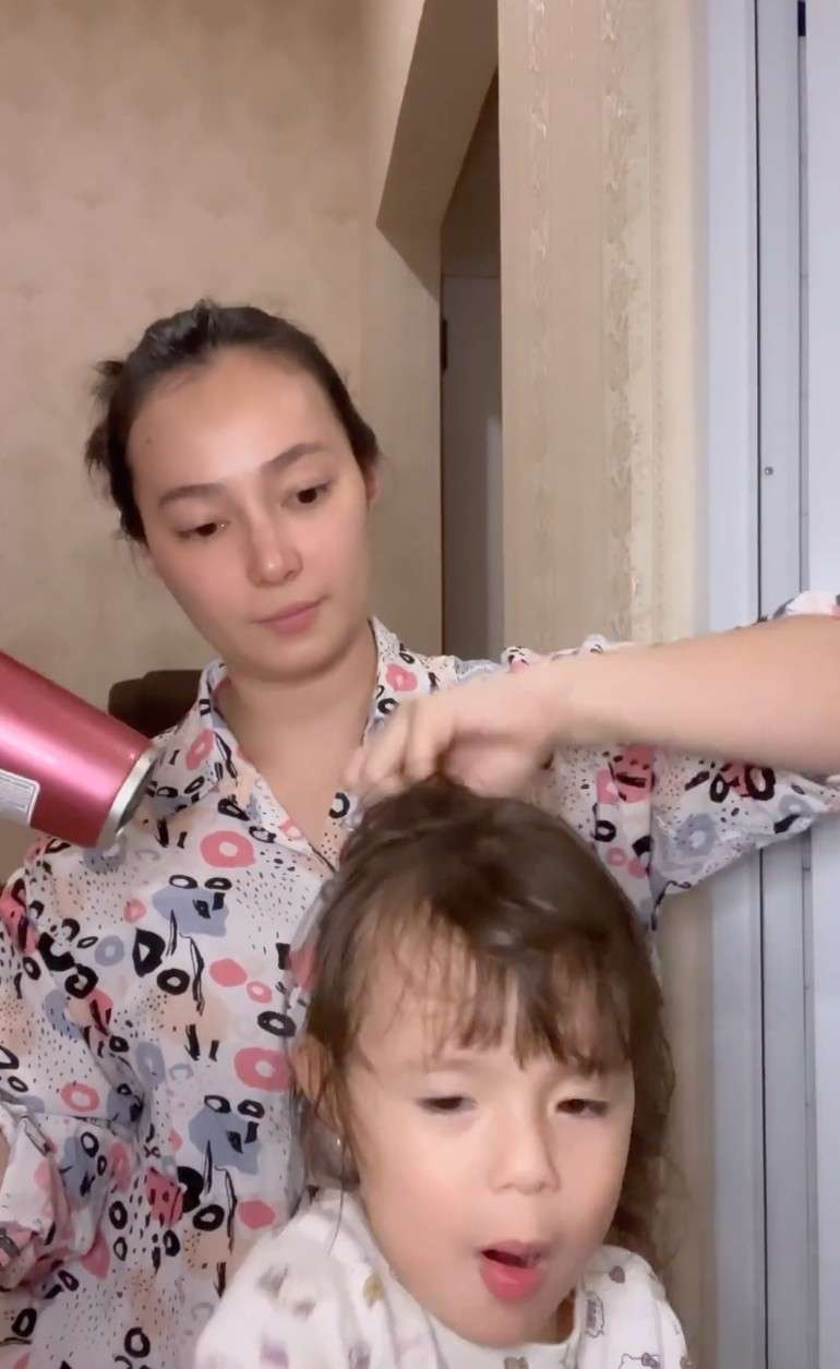 Potret Ritual Asmirandah Sebelum Tidur, Meski Tanpa Makeup Wajahnya Tetap Glowing