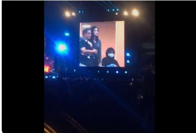 Potret Salsabila Syaira Wanita Cantik yang Diduga Rangkul Rocky Gerung di Konser Dewa 19, Ternyata Bukan Orang Sembarangan!