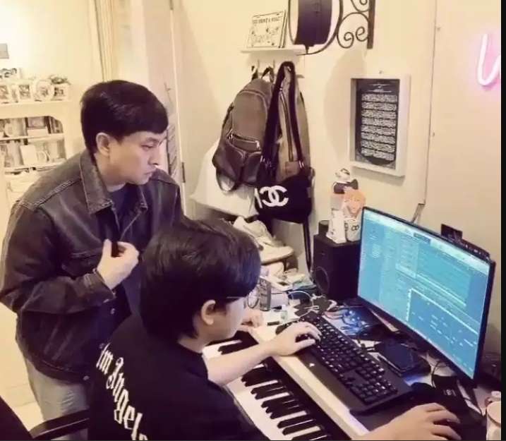 Potret Adu Mewah Rumah Pianis Band Asal Indonesia, Punya Ahmad Dhani Isinya Bikin Melongo!