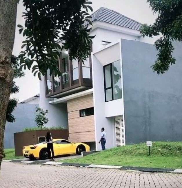 Potret Adu Mewah Rumah Pianis Band Asal Indonesia, Punya Ahmad Dhani Isinya Bikin Melongo!