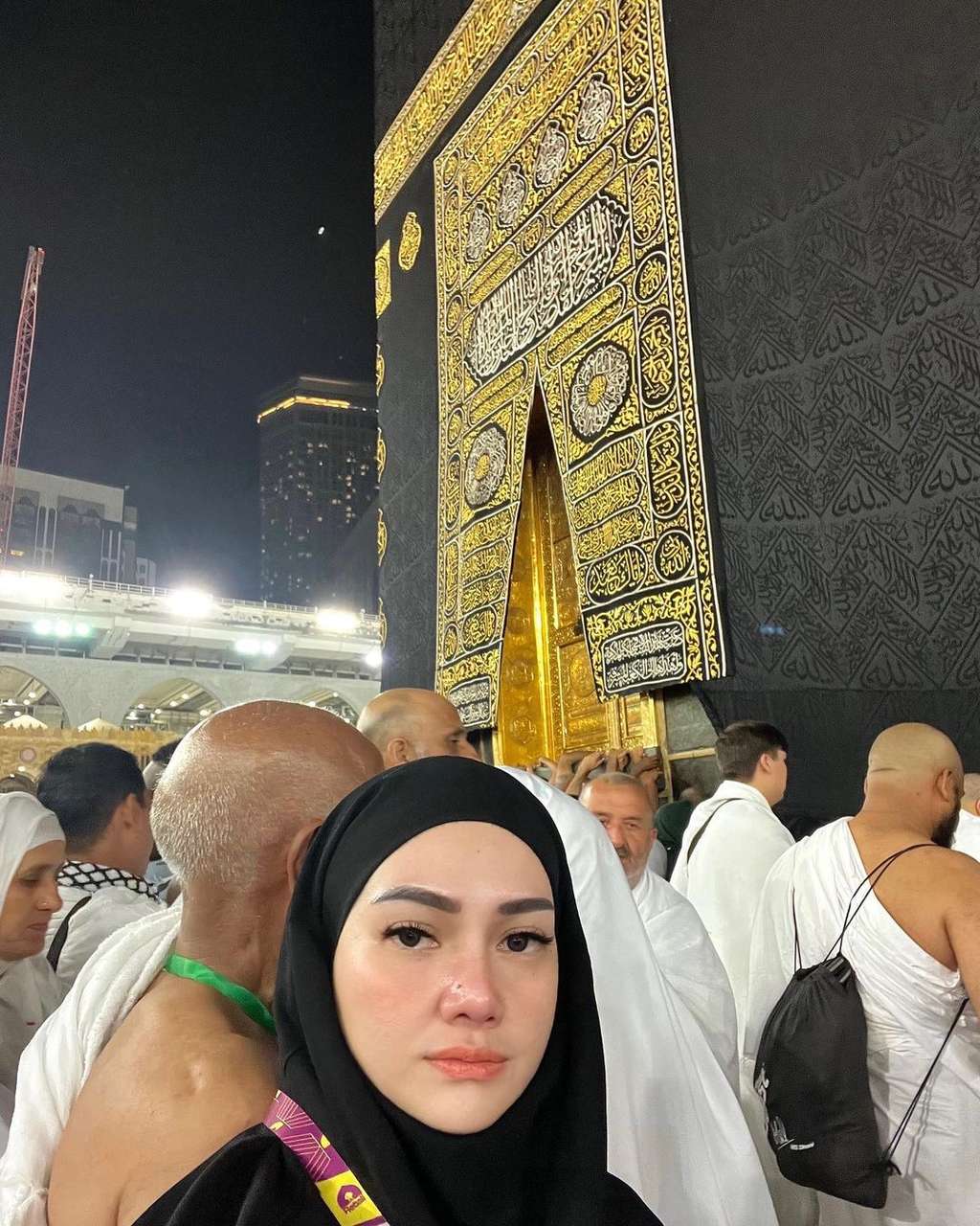 Jarang Terekspos! Potret Cantik Adelia Putri Kakak Shandy Aulia yang Berhijab