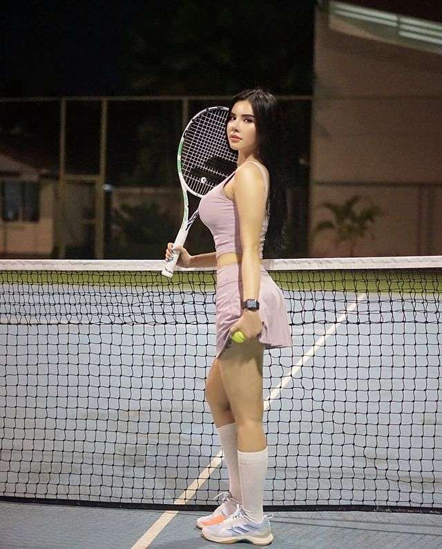 Potret Maria Vania Pamer Body Goals saat Bermain Tenis, Bikin Salfok!