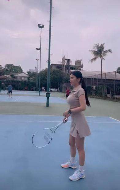 Potret Maria Vania Pamer Body Goals saat Bermain Tenis, Bikin Salfok!