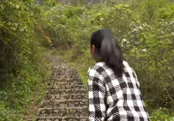 Potret Rumah Satu-satunya di Atas Tebing, Kanan Kiri Jurang Mengerikan, Maju Dikit Auto Beda Alam!