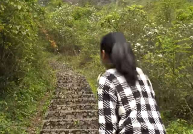 Potret Rumah Satu-satunya di Atas Tebing, Kanan Kiri Jurang Mengerikan, Maju Dikit Auto Beda Alam!