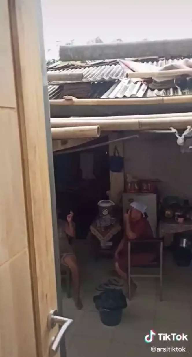 Transformasi Gubuk Nenek Direnovasi Jadi Rumah Modern Ala Jepang, Bentuknya Keren Abis!