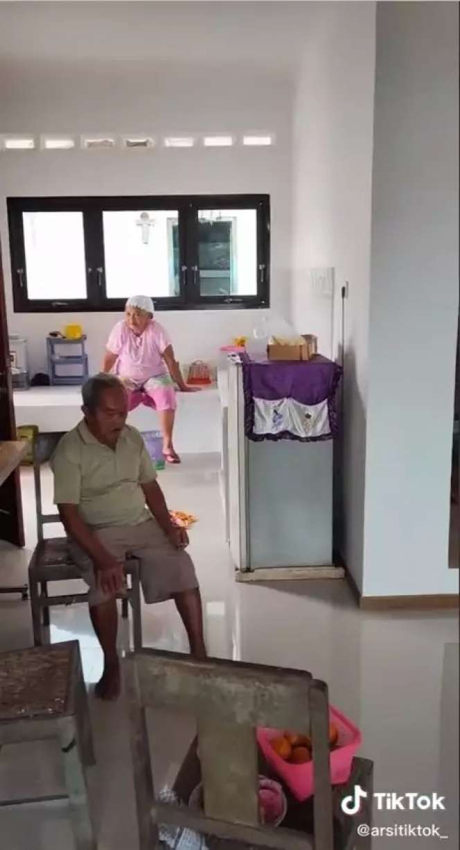 Transformasi Gubuk Nenek Direnovasi Jadi Rumah Modern Ala Jepang, Bentuknya Keren Abis!